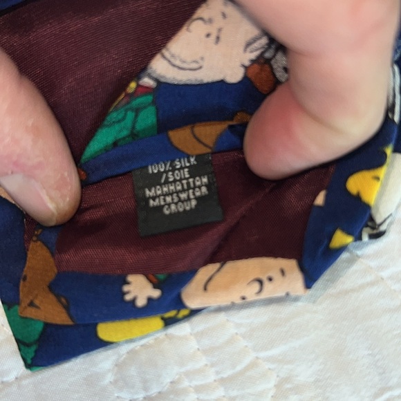 Vintage PEANUTS 100% silk Snoopy neck tie. - Picture 5 of 5